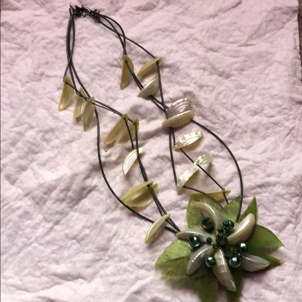 Cute flowered necklace